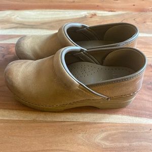 Size 38 wide Dansko clogs